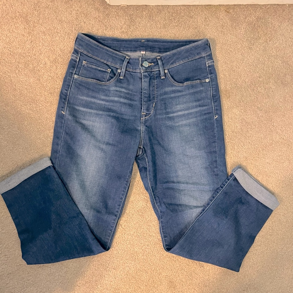 BNWOT Size 29 light wash cropped/capri Levi’s